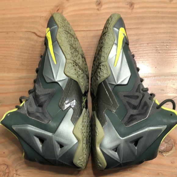 LeBron 11 Xi Dunkman Color way - Picture 5 of 10